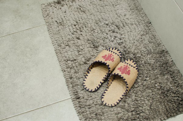 Pourquoi choisir un tapis de bain de couleur bleu canard ?