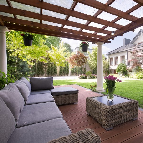 Protection contre le soleil dans le jardin : Pourquoi choisir une pergola ?